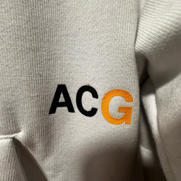 Nike ACG Cropped Hoodie - Picture 2 of 4